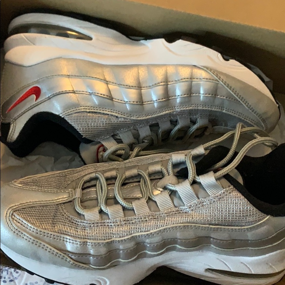 Sneakers - Picture 2 of 3
